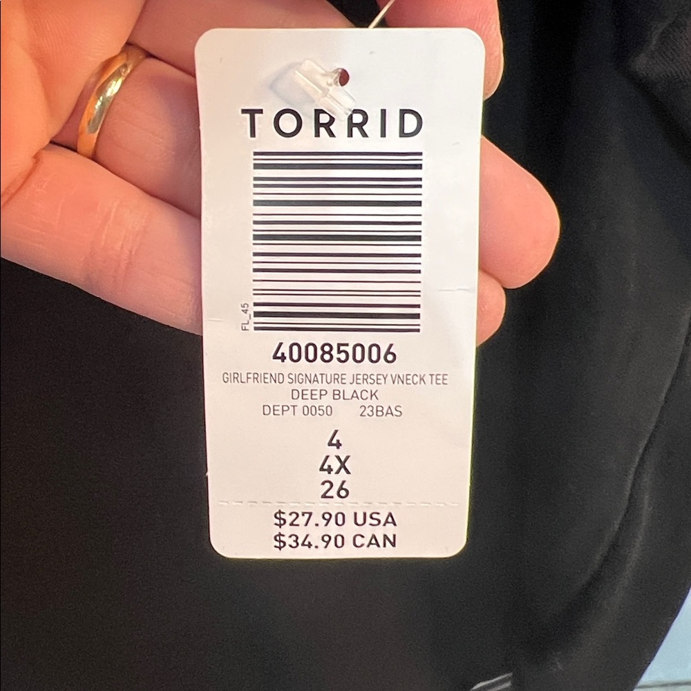 Torrid classic fit black v neck t shirt size 4X NWT - Picture 3 of 3